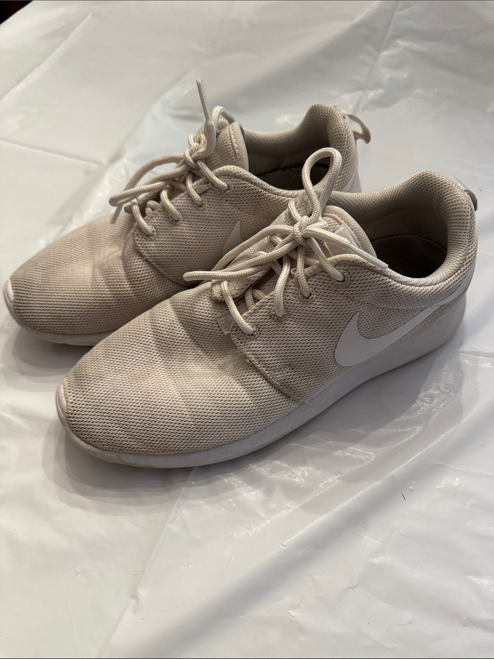 Nike women’s Beige/Cream Mesh Sneakers